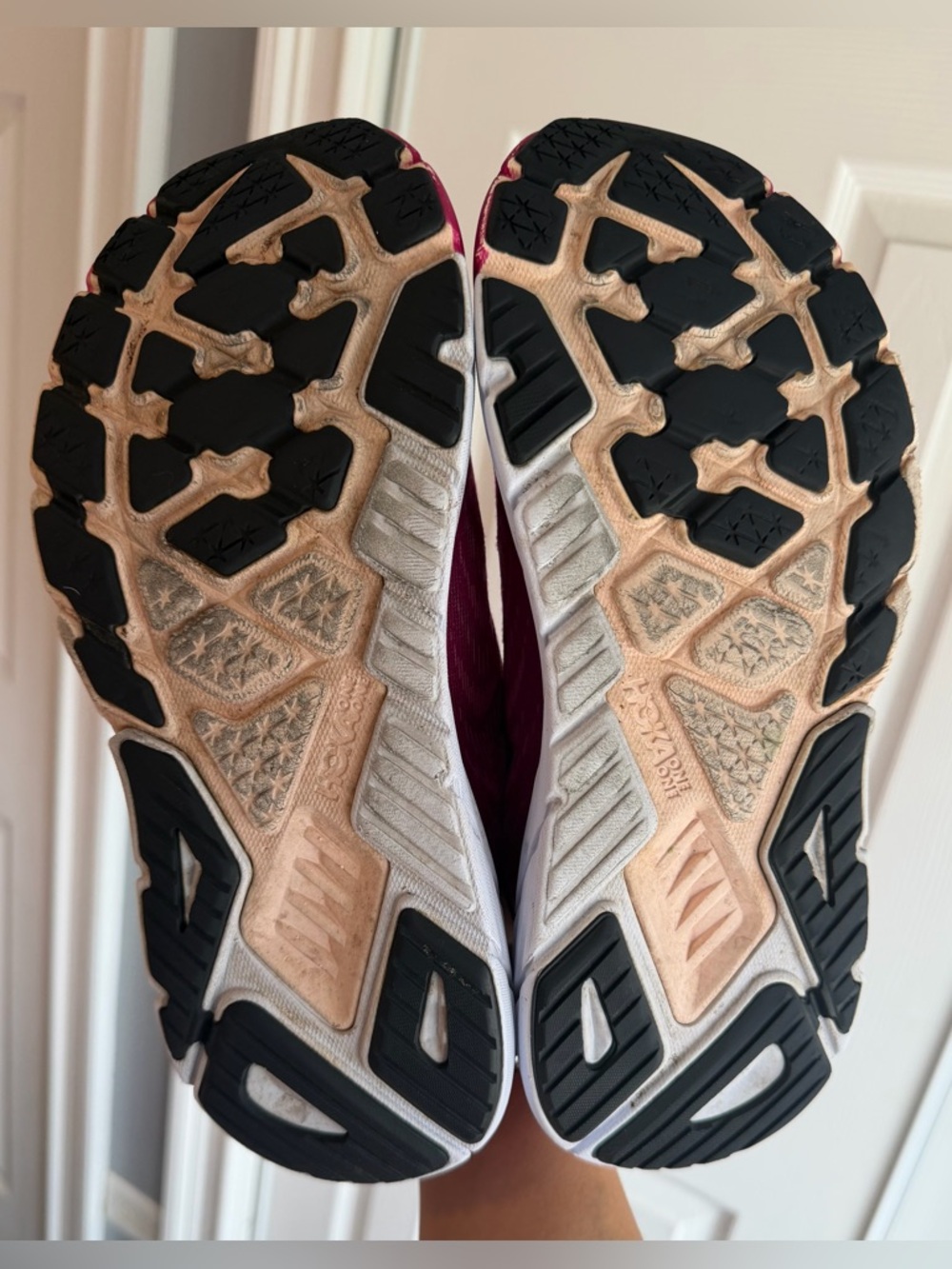 Hoka Arahi 6 Running Shoes Festival Fuchsia/Ibis
Rose Size: 9.5B - Picture 9 of 12